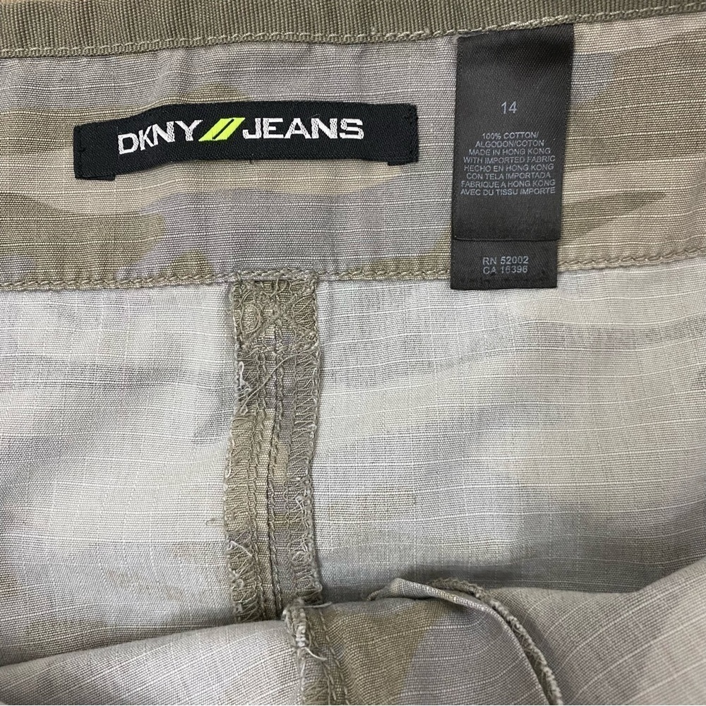 DKNY Camo Cargo skirt Womens size 14 - Picture 5 of 7